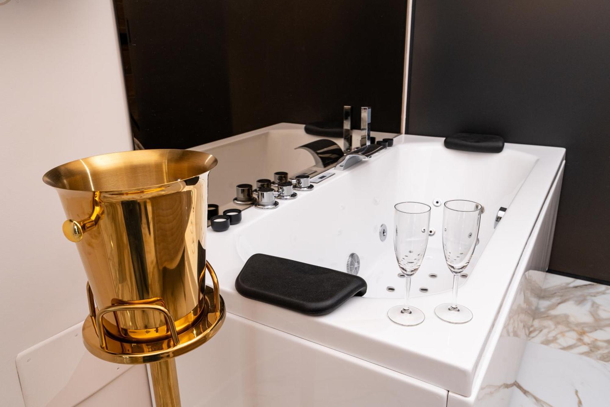 Golden Moon Holiday House Катания Экстерьер фото
